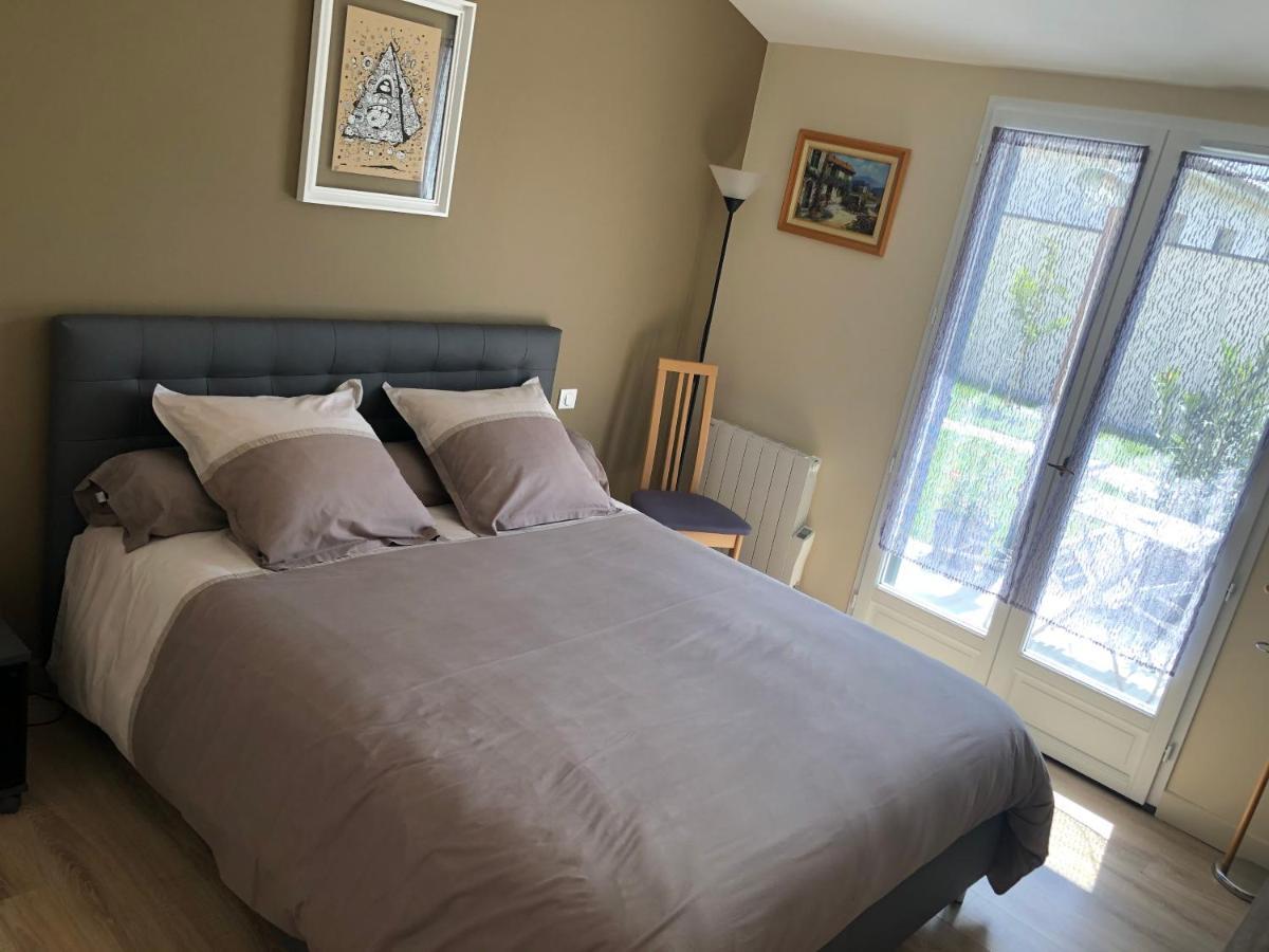 La Pepiniere Bed and Breakfast Saint-Sulpice-et-Cameyrac Exteriör bild