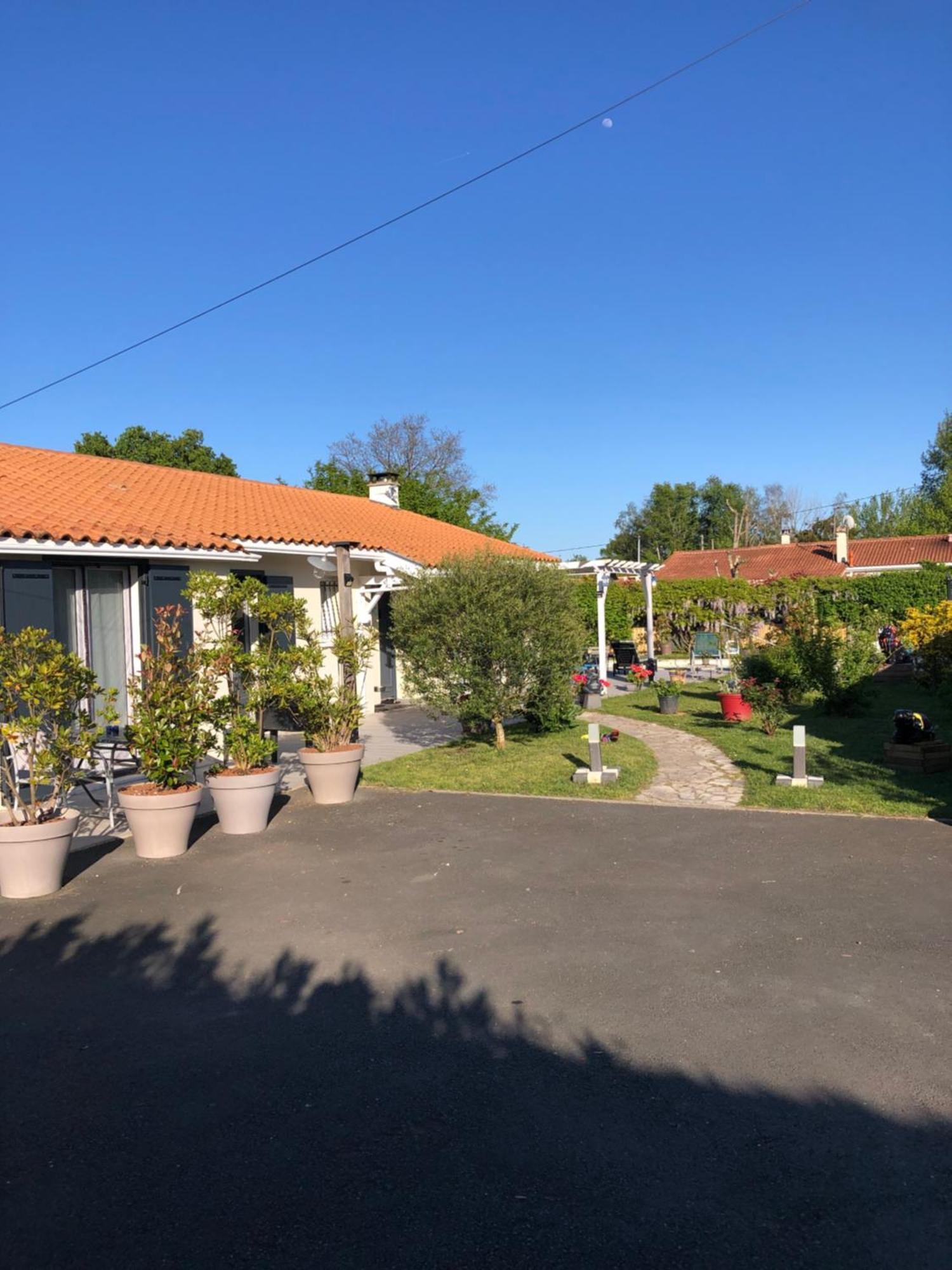 La Pepiniere Bed and Breakfast Saint-Sulpice-et-Cameyrac Exteriör bild